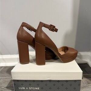Women’s Sun & Stone ankle strap heels, brown. Size 8. New in box